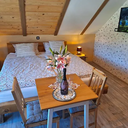 Skedenj Pri Trate Kır Evi *